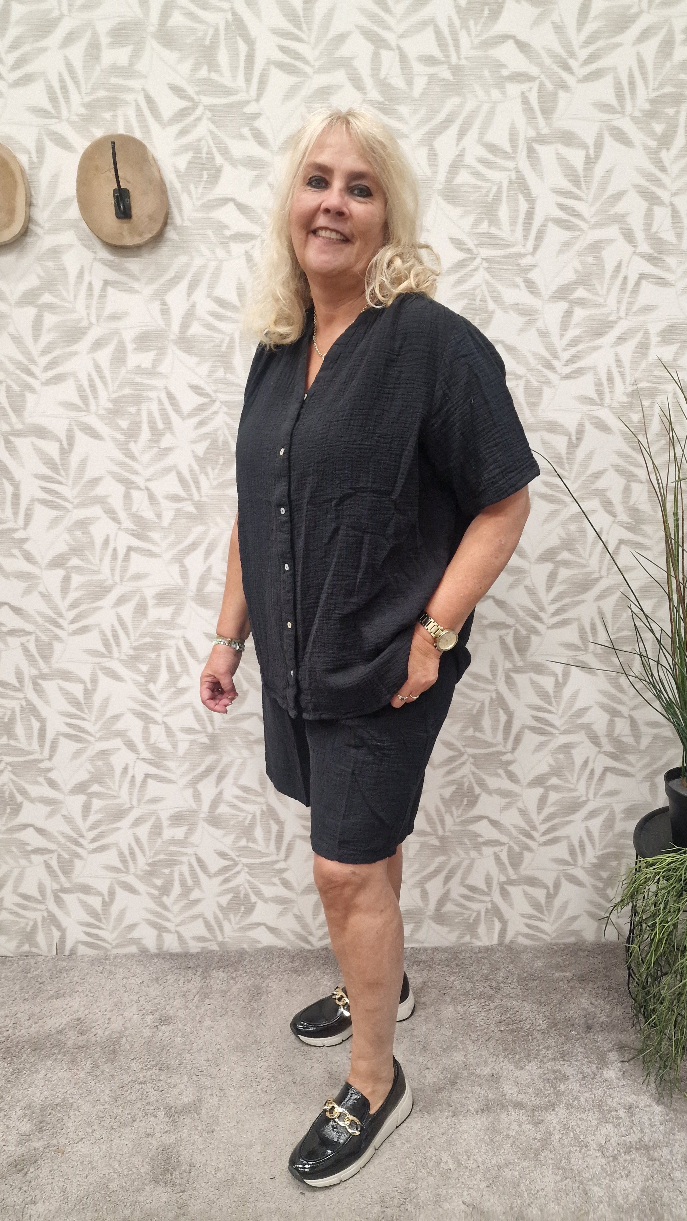 Short Carthyra Black