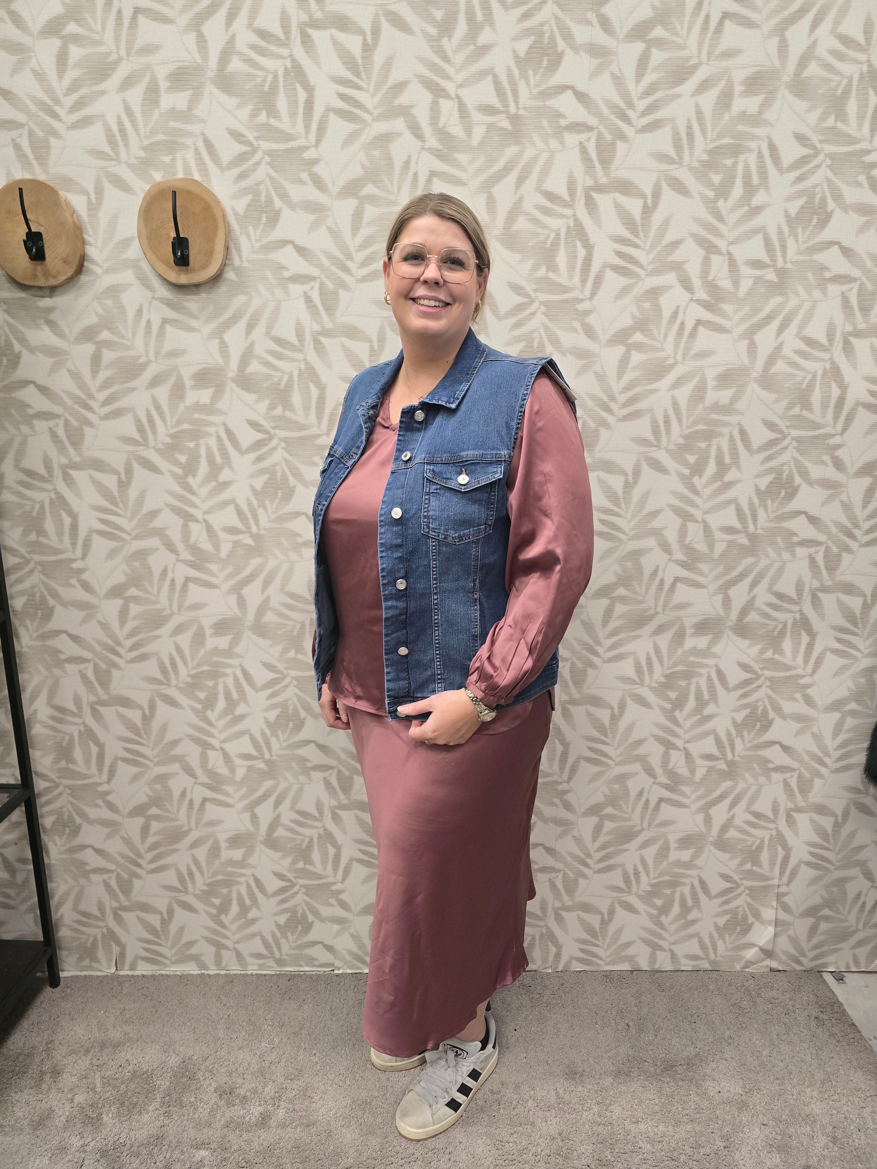 Rok Carjane Rose Brown