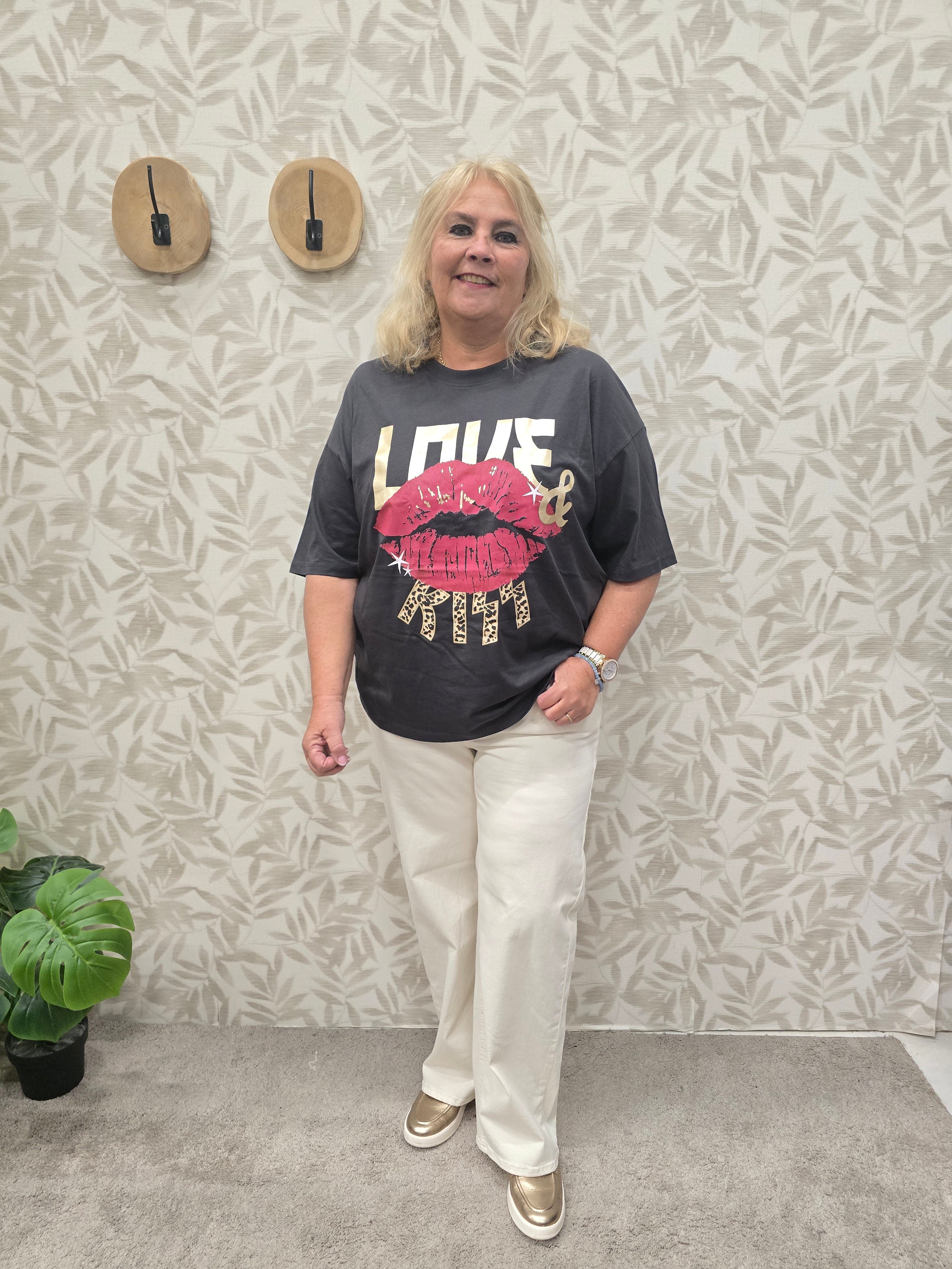 Shirt  Carkourtney Phantom/Lips
