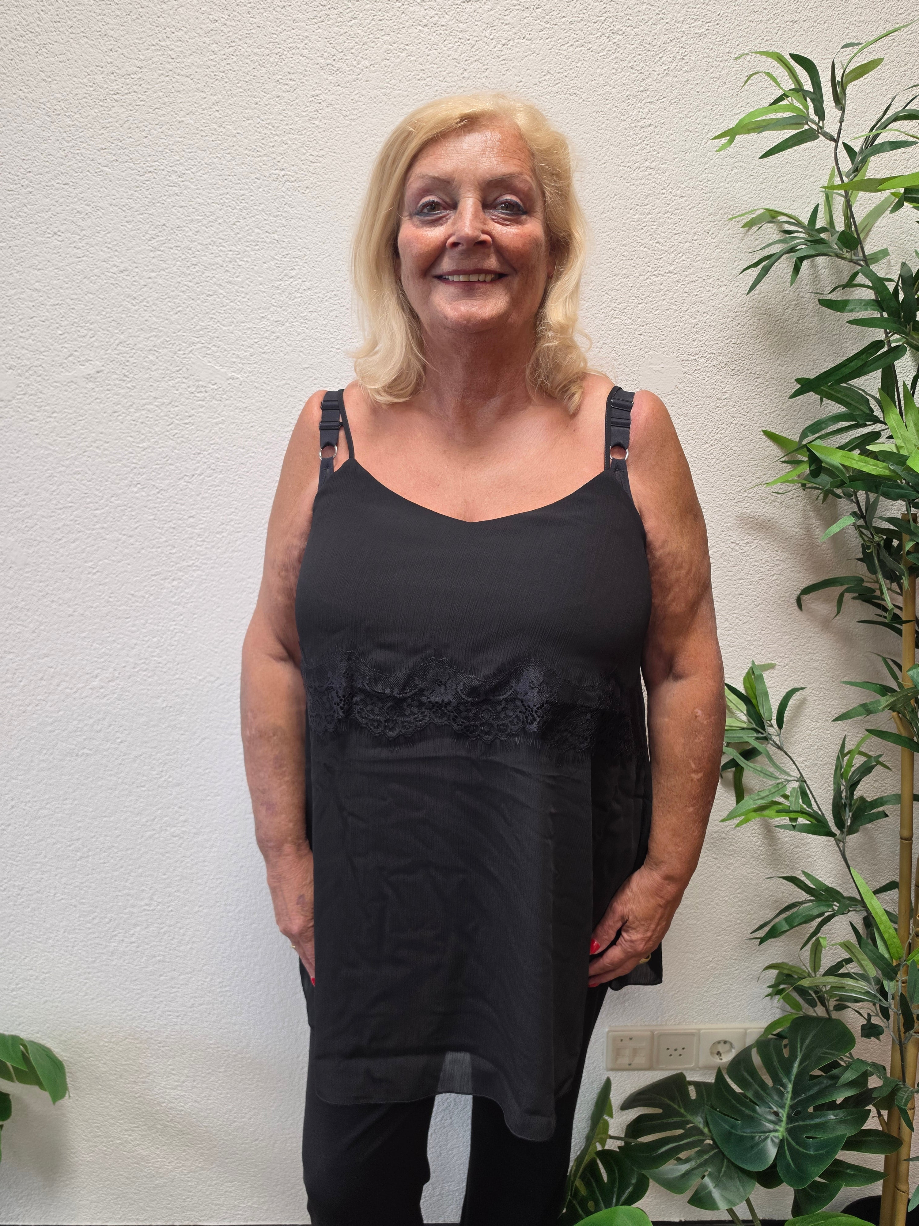 Singlet Top Caryra Lace Black