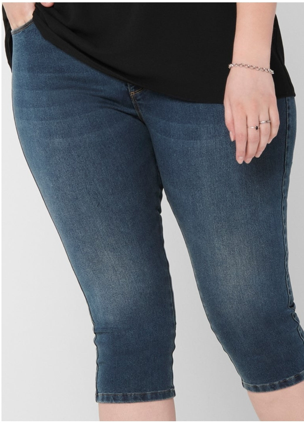Capri Caraugusta medium blue