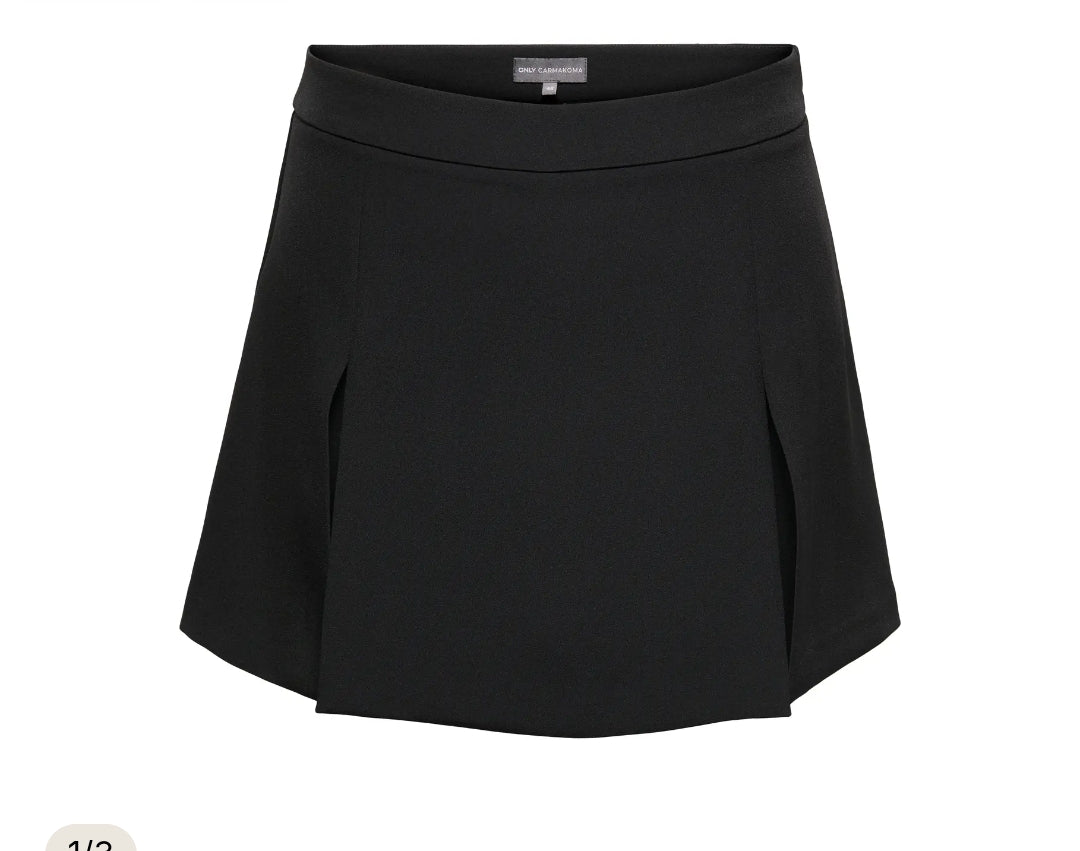 Pleat Skort (Broekrokje) Carelly Black
