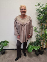 Blouse Sakira Lace Taupe t/m 56